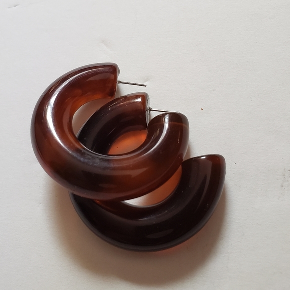 VINTAGE Large Hoop Lucite Earrings Brown Resin - Picture 4 of 8